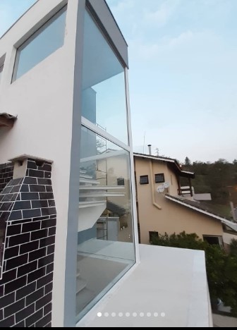 Fechamento em vidro incolor